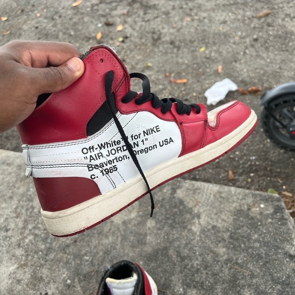 Air Jordan Off-White Chicago 1s - Picture 2 of 2
